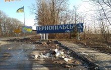 Служба автомобільних доріг на Тернопільщині закликає учасників дорожнього руху не засмічувати узбіччя та місця стоянок (фото)