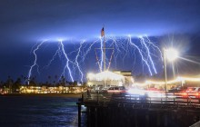 На півдні Каліфорнії за п'ять хвилин блискавки вдарили 1500 разів (відео)