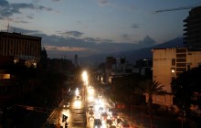 Масштабне відключення електроенергії у Венесуелі: в лікарнях помирають люди (фото)