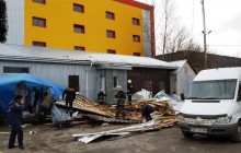 На Житомирщині зірваний вітром дах вбив жінку і важко травмував її дочку