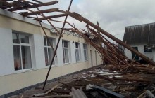 На Хмельниччині буревій повністю зруйнував перекриття їдальні школи-інтернату (фото)