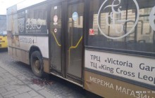 У центрі Львова маршрутка наїхала на жінку на зупинці - вона у важкому стані