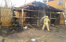 На Одещині під час масштабної пожежі в дністровських плавнях згорів 2-поверховий житловий будинок (відео)