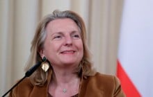 Тайно сбежала с двумя пони: СМИ раскрыли, как сейчас живет австрийская "подруга" Путина