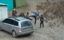 В Харькове пятеро детей набросились на взрослого мужчину (видео)