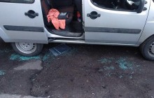 У Запоріжжі невідомі розбили авто активіста після його виступу у ВР про незаконну вирубку парку в місті (фото)