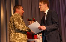 З нагоди дня добровольця керівник Держгеокадастру вручив учасникам АТО документи на земельні ділянки