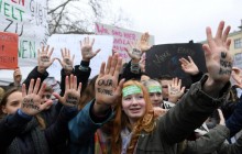 Сотни тысяч школьников требуют соблюдения Парижского климатического соглашения в Европе (фото, видео)