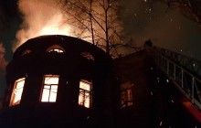 В Днепре произошел масштабный пожар в заброшенной больнице (фото)
