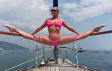 "Чарівний відпочинок з коханим": Волочкова в купальнику продемонструвала вульгарний шпагат (фото)