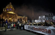 До будинку державного телебачення Сербії увірвалися пікетувальники