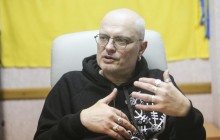 Політичний консультант Олексій Ковжун:«Армія, мова, віра» – це без п’яти хвилин «Раса, нація, земля». Порошенко виїдає націоналістів і робить можливим прохід до парламенту проросійських сил, виборці яких налякані його риторикою