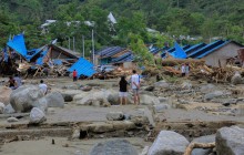 Разрушительное наводнение в Индонезии унесло жизни 58 человек (фоторепортаж)