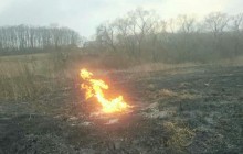 На Тернопільщині через спалення сухої трави загорівся газопровід