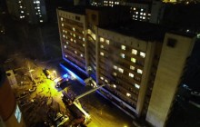 Во время пожара в общежитии во Львове пожарные спасли 40 человек (видео)