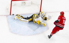 Питтсбург проиграл Каролине по буллитам, Детройт одолел Рейнджерс в НХЛ