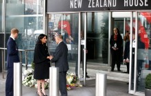 В черном пальто и на каблуках: Меган Маркл и принц Гарри неожиданно посетили New Zeland house (фото)