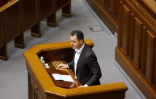 Влада хоче купити старшого виборця та залякати молодь – нардеп Тарас Батенко