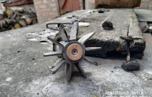 Поліцейські показали наслідки потужного обстрілу бойовиками житлових будинків у Мар'їнці (фото)