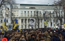 Учасники акції проти розкрадань в оборонному комплексі пішли до Адміністрації президента (фото, відео)