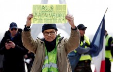 У Парижі під час акції протесту "жовтих жилетів" затримано 70 осіб (відео)