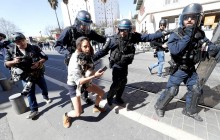 У Парижі під час протестів "жовтих жилетів" затримали вже понад 30 людей (фоторепортаж)