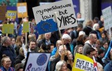 У Лондоні сотні тисяч людей вимагають винести на референдум договір з ЄС про Brexit (фото, відео)