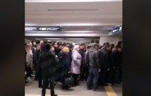 На киевской станции метро «Святошин» возникла давка, несмотря на предупреждения о ремонте (видео)