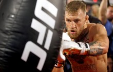 "На стиле": Макгрегор пришел на дуэль взглядов с Порье в элегантном наряде (видео)