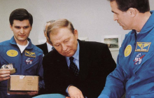 Кучме торжественно присвоили звание почетного академика астронавтики