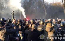 На митинге Порошенко в Виннице произошла стычка между «Нацкорпусом» и полицией, есть задержанные (фото, видео)
