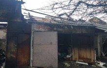 На Тернопільщині внаслідок пожежі в гаражі згорів автомобіль та мотоблок (фото)