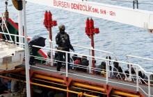 Мальтийский спецназ освободил захваченный мигрантами танкер (фото)