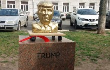В Одессе открыли шуточные памятники Трампу и Ким Чен Ыну (видео)