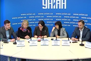 Українці за кордоном: конституційне право голосу на виборах без можливості ним скористатись