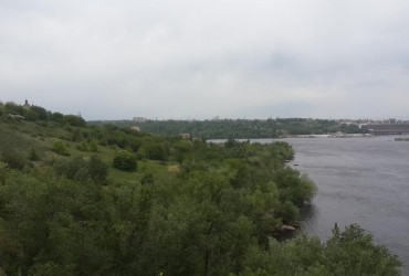 Росія вдарила ракетою по заповідній Хортиці: почалася пожежа