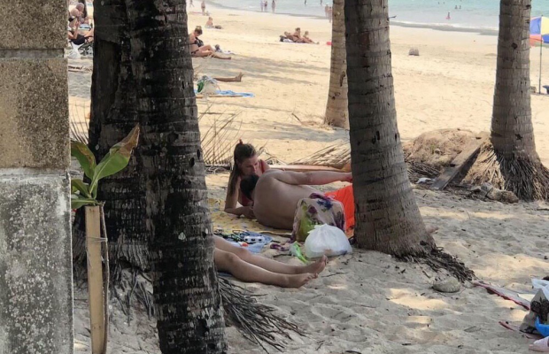 Папараці спіймали відомого російського актора разом з побитою дружиною на відпочинку (фото, відео)