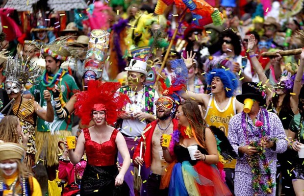 "Блинный вторник": в Новом Орлеане отгуляли последний день карнавалов (видео)