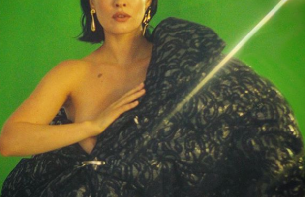 Українська секс-бомба оголила груди (фото)