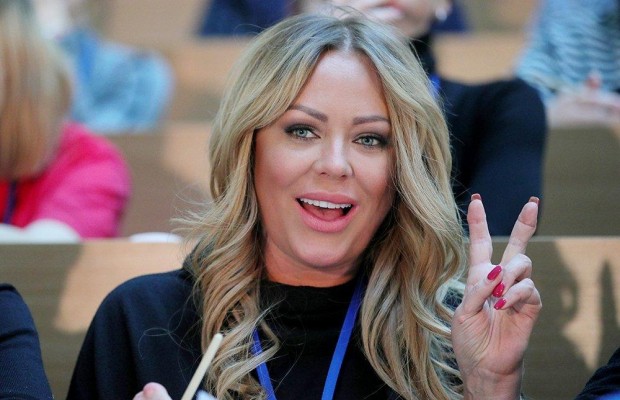 Відому російську співачку підключили до апарату штучної вентиляції легенів