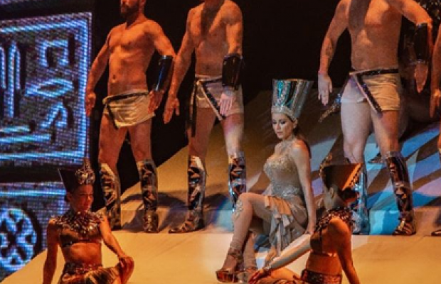 Ані Лорак покрасувалася на концерті в РФ у вульгарному вбранні (фото)