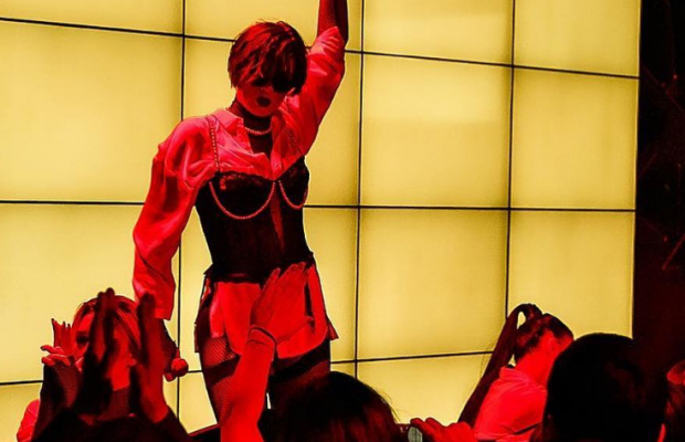 MARUV показала соблазнительное фото из России