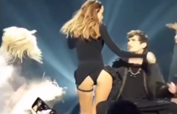 Дорофєєва "засвітила" сексуальні сідниці на премії YUNA (фото)