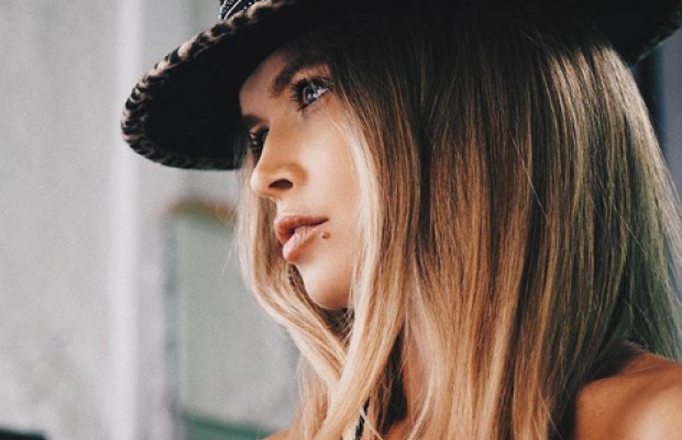 Помолодевшая Вера Брежнева покорила Instagram нежным фото