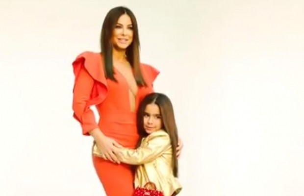 Ані Лорак з'явилася у сукні з "небезпечним" декольте та показала танці з донькою (відео)