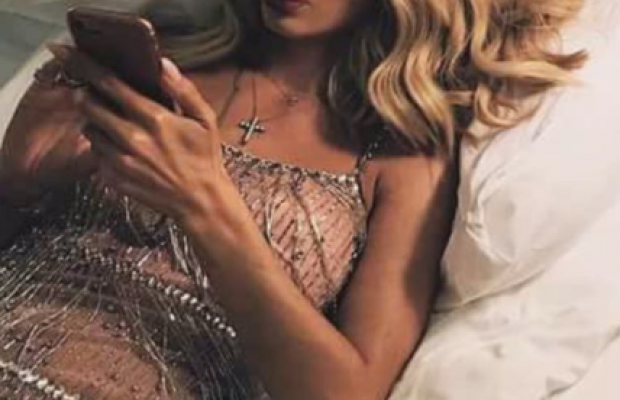 Світлана Лобода показала постільне фото