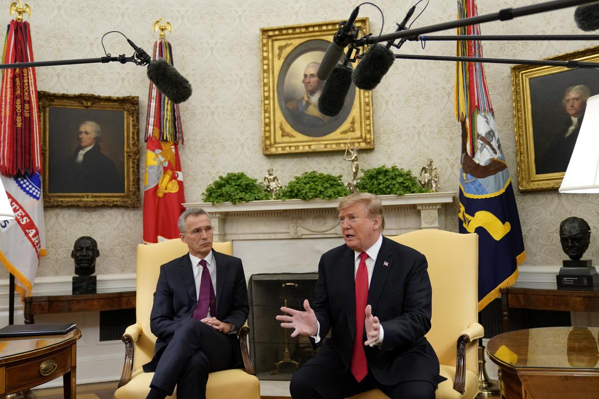 Йенс Столтенберг и Дональд Трамп / REUTERS