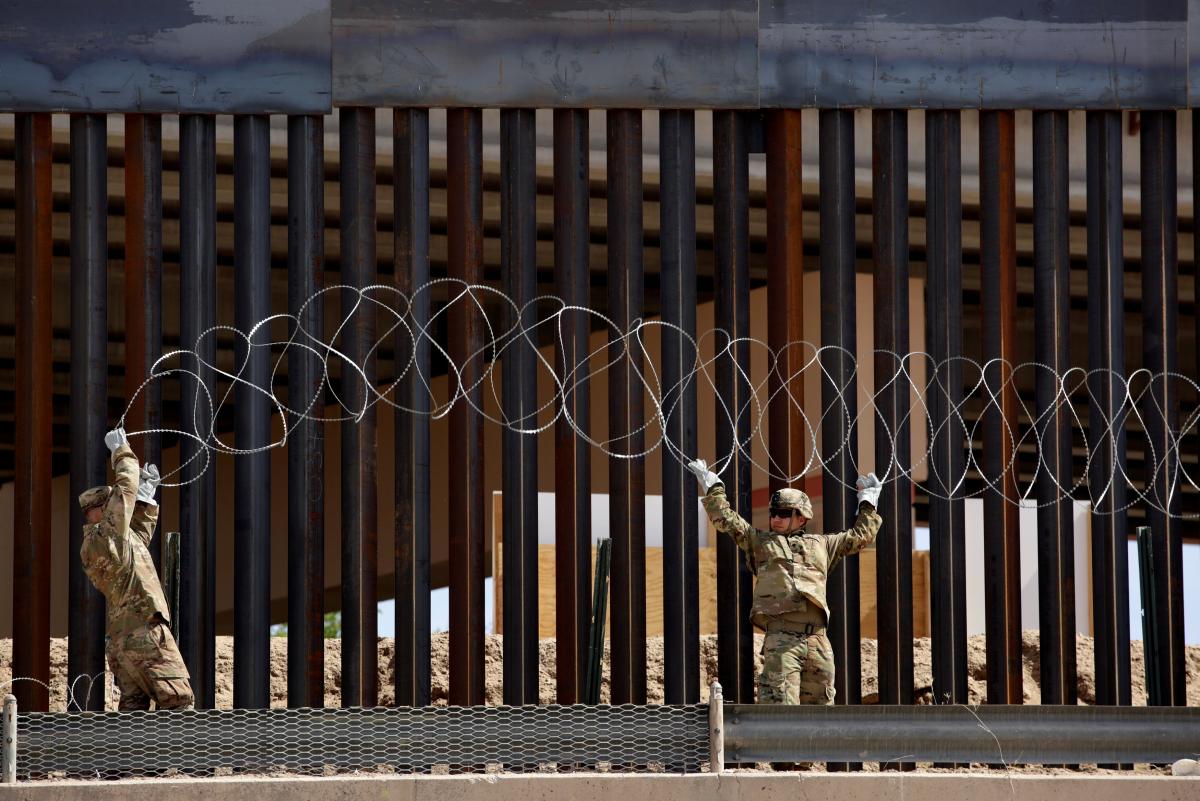 Нелегальная миграция в США через границу с Мексикой существовала всегда / фото REUTERS