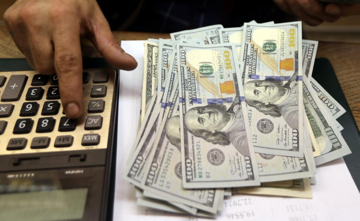 В киевских банковских обменниках подешевел доллар / REUTERS