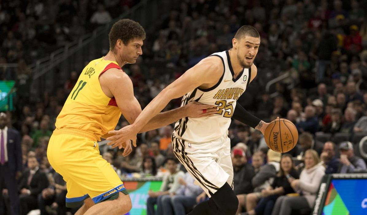 Олексій Лень (праворуч) у матчі з "Мілуокі" / REUTERS